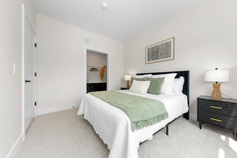 Pine apartment interior — photo 7