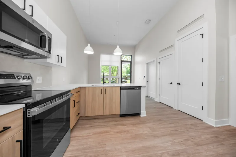 Walnut apartment interior — photo 4