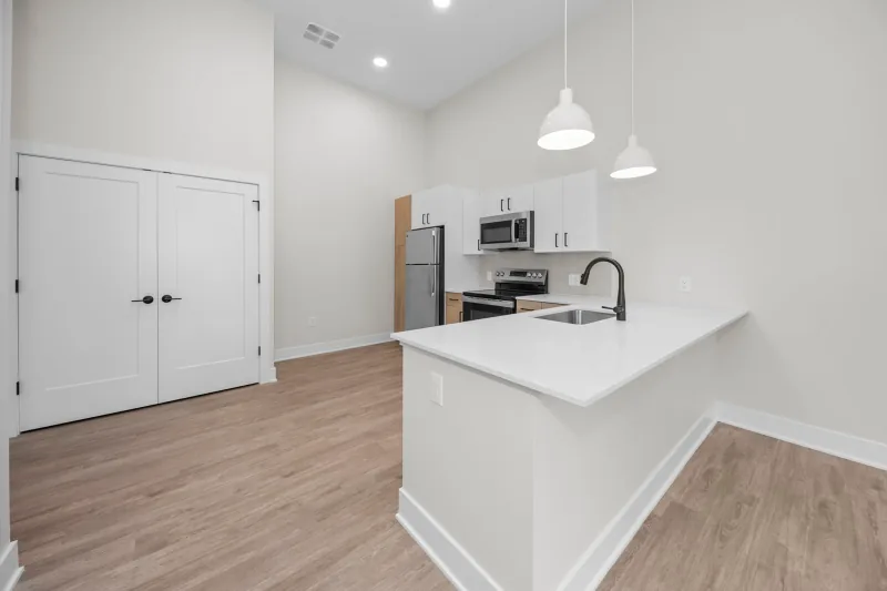 Walnut apartment interior — photo 5
