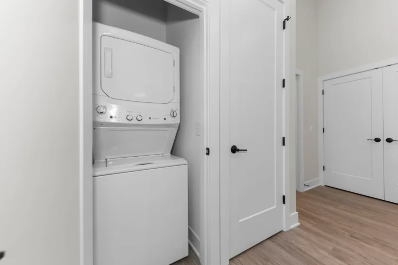 Walnut apartment interior — photo 11
