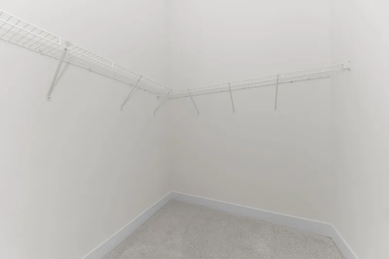 Walnut apartment interior — photo 14